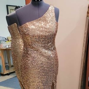 Beautiful long off-the-shoulder sequin dress by B. Smart